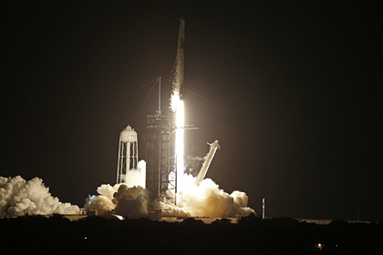 SpaceX впервые запустила корабль с гражданским экипажем SpaceX впервые запустила корабль с гражданским экипажем